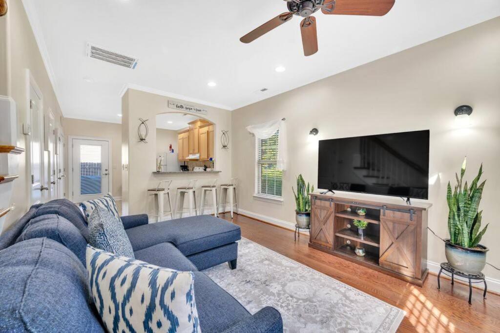 Cozy 2B Townhouse King Bed Free Parking Tv In Brs Βίλα Κόνκορντ Εξωτερικό φωτογραφία