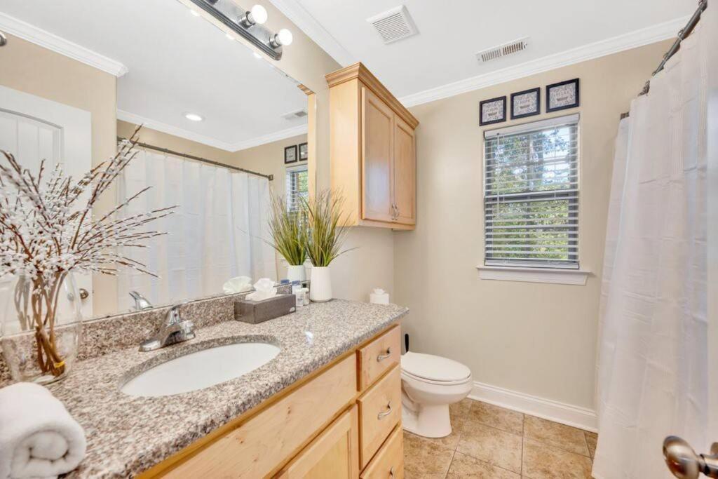 Cozy 2B Townhouse King Bed Free Parking Tv In Brs Βίλα Κόνκορντ Εξωτερικό φωτογραφία