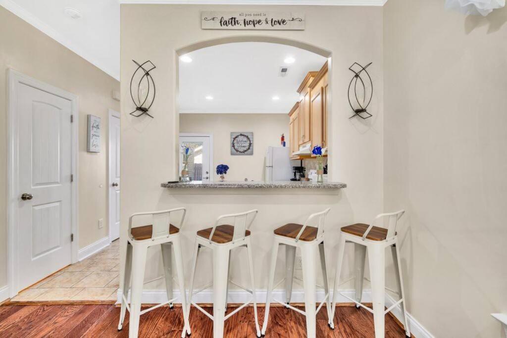 Cozy 2B Townhouse King Bed Free Parking Tv In Brs Βίλα Κόνκορντ Εξωτερικό φωτογραφία
