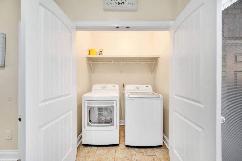 Cozy 2B Townhouse King Bed Free Parking Tv In Brs Βίλα Κόνκορντ Εξωτερικό φωτογραφία
