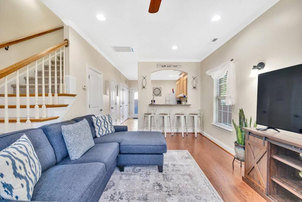 Cozy 2B Townhouse King Bed Free Parking Tv In Brs Βίλα Κόνκορντ Εξωτερικό φωτογραφία